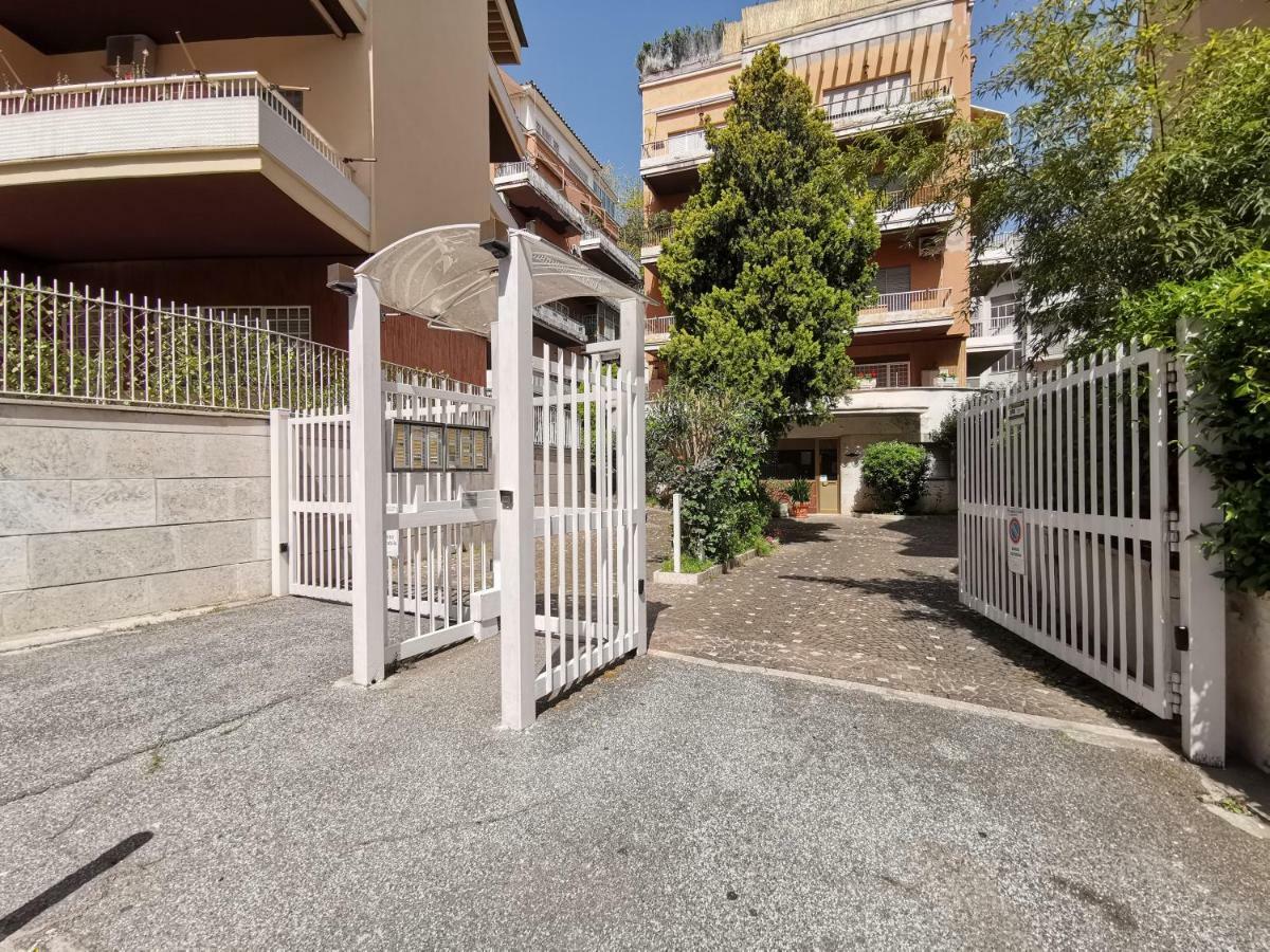 Cozy San Pietro Apartment Rome Bagian luar foto