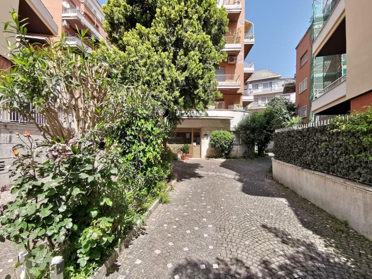 Cozy San Pietro Apartment Rome Bagian luar foto